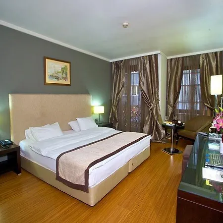 Boutique Riva מלון 3*